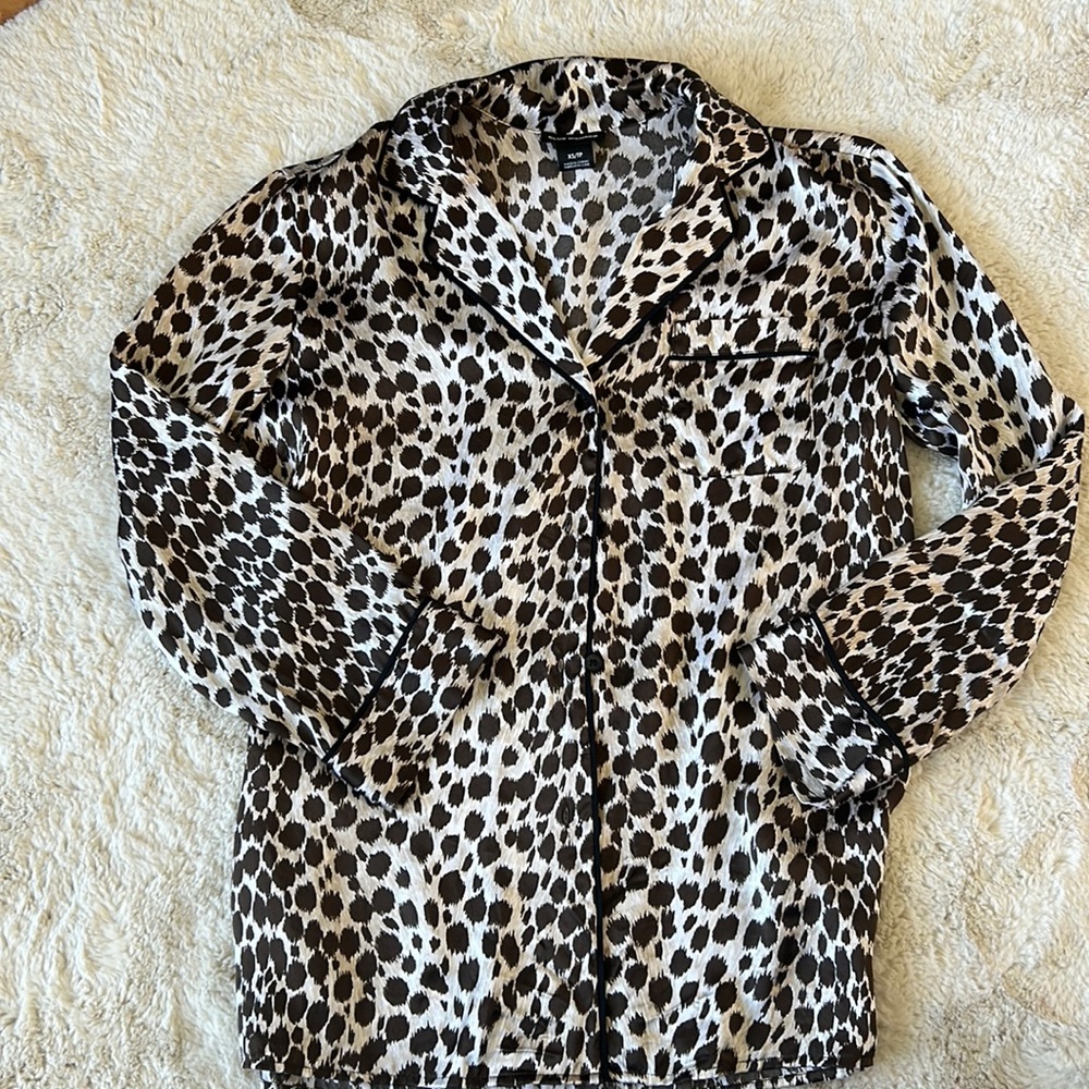 Club Monaco leopard pajama style blouse size XS